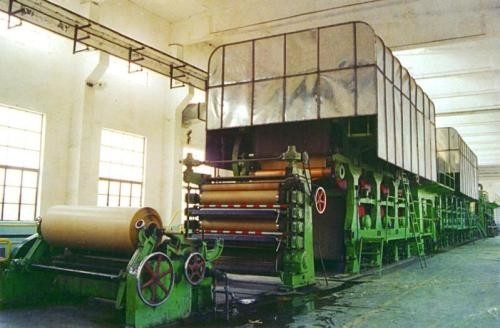 آلة تصنيع الورق المقوى المموج 2200 مم عالية السرعة المعاد تدويرها 60 م / دقيقة