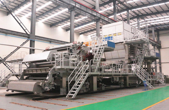 آلة تصنيع الألواح الورقية المزدوجة 4500 مم ثلاثة فوردرينير 100 طن / يوم