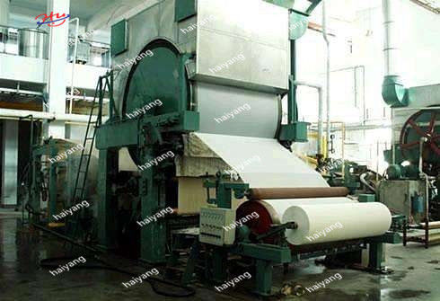 آلة إعادة تدوير نفايات الورق الصغيرة 787mm آلة ورق التواليت الأوتوماتيكية بالكامل