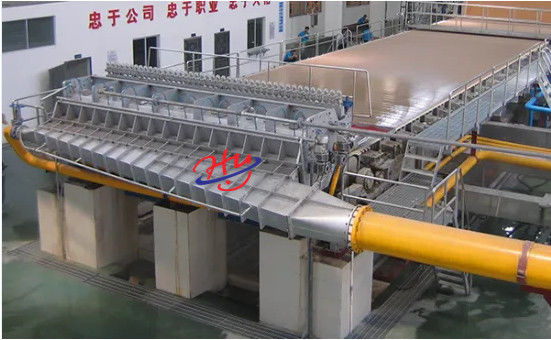 آلة تصنيع الورق الكرافت المموجة للخشب 40T / D خط إنتاج الكرتون 180m / min